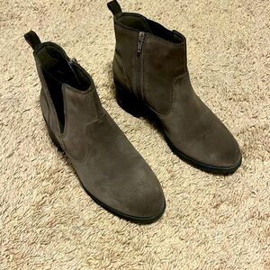 LIKE NEW SUEDE BOOTS